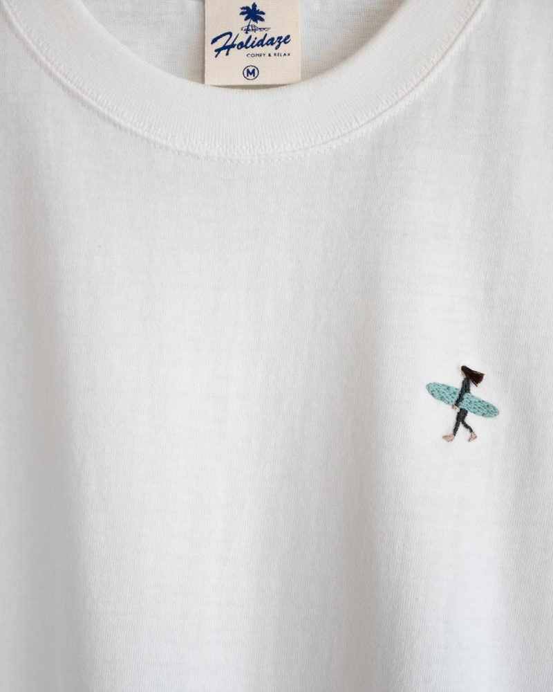 TINY SURFER 手刺繍 サーファーワンポイント サーフTシャツ ユニセックス オフホワイト