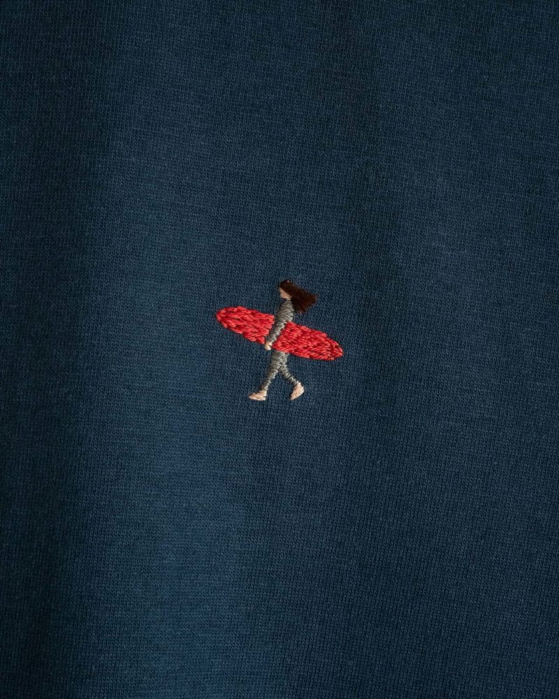 TINY SURFER 手刺繍 サーファーワンポイント サーフTシャツ ユニセックス スレートブルー
