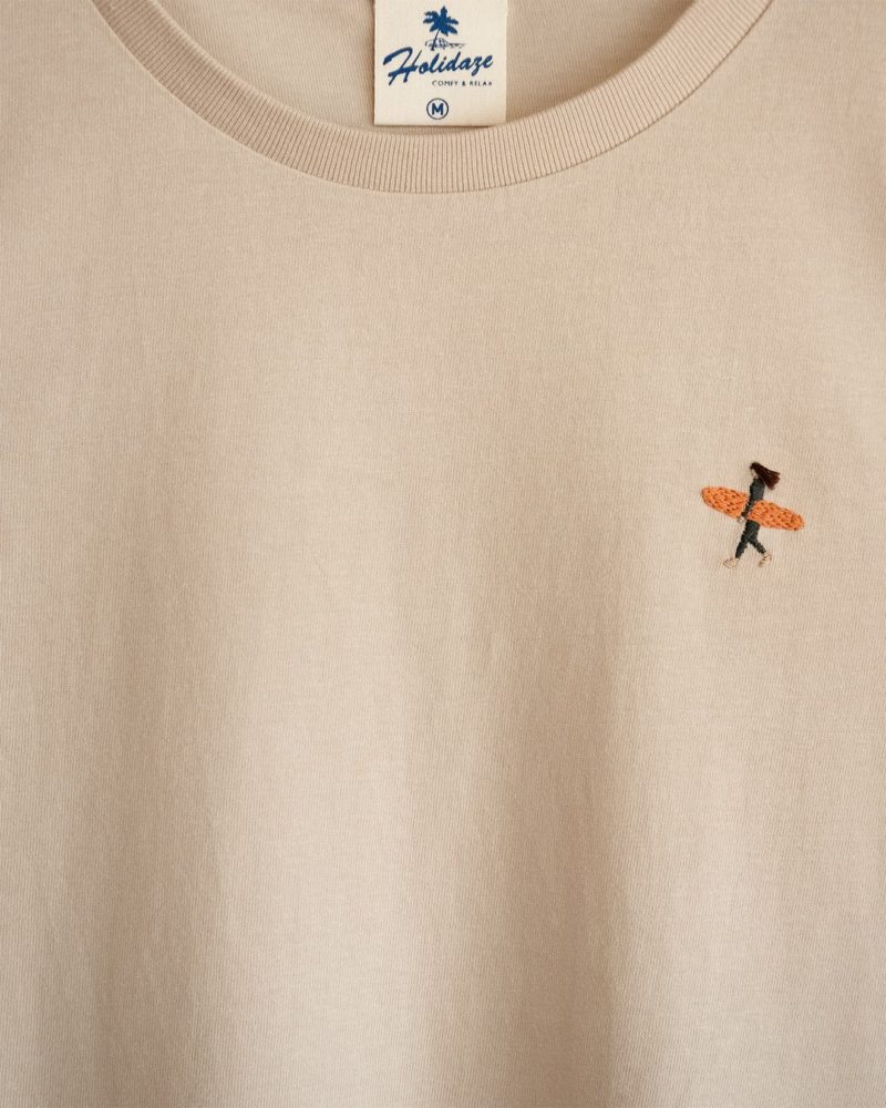 TINY SURFER 手刺繍 サーファーワンポイント サーフTシャツ レディース サンドベージュ